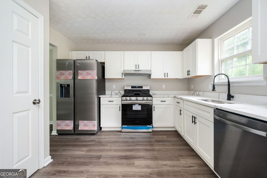 Photo of 3230 Deer Valley Drive NW, Acworth, GA 30101 (MLS # 10660914)