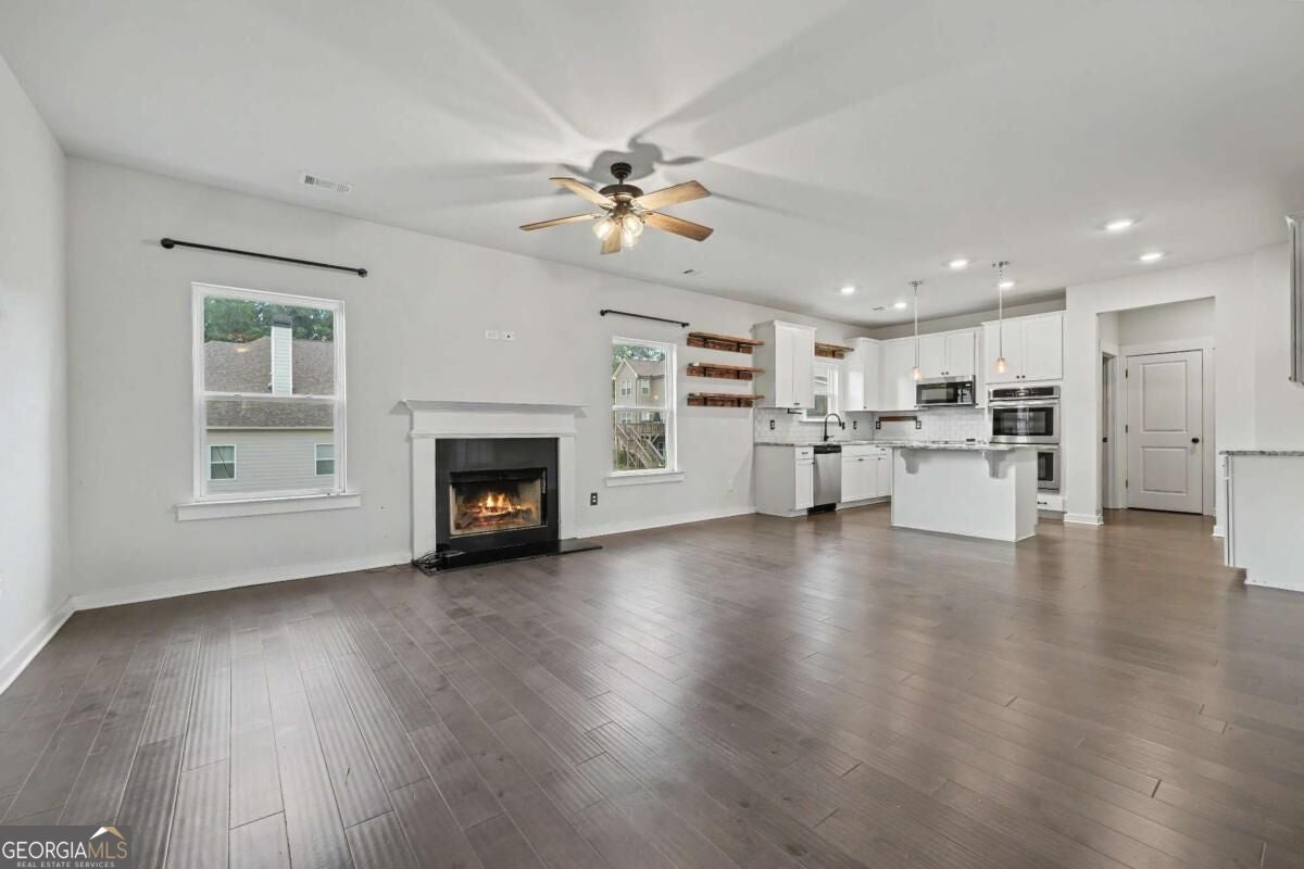 1328 Woods LN