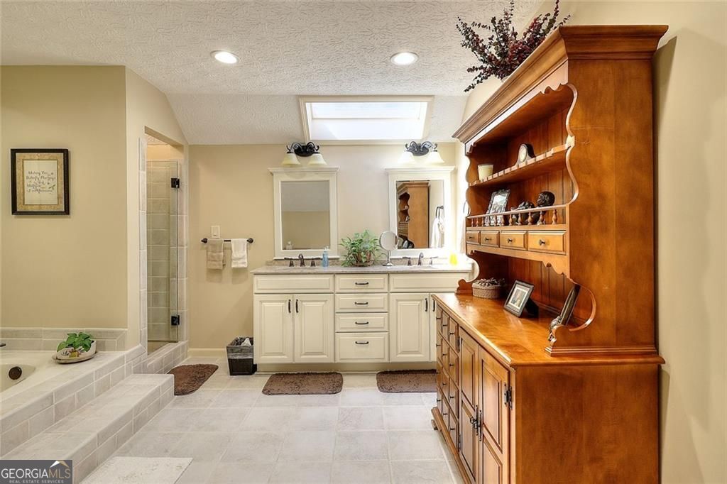 Lilburn, Georgia 30047, United States, 4 Bedrooms Bedrooms, ,5 BathroomsBathrooms,Residential,Active,152667