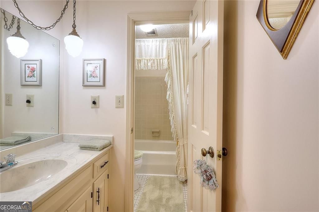 Lilburn, Georgia 30047, United States, 4 Bedrooms Bedrooms, ,5 BathroomsBathrooms,Residential,Active,152667