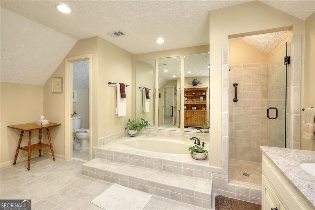 Lilburn, Georgia 30047, United States, 4 Bedrooms Bedrooms, ,5 BathroomsBathrooms,Residential,Active,152667