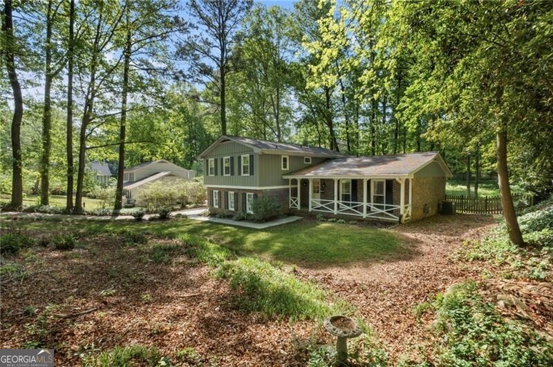 Roswell, Georgia 30075, United States, 4 Bedrooms Bedrooms, ,3 BathroomsBathrooms,Residential,Active,115995