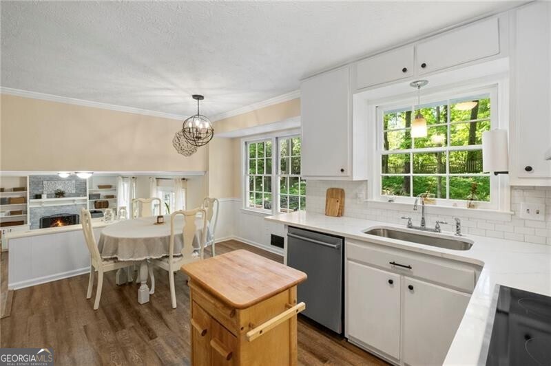 Roswell, Georgia 30075, United States, 4 Bedrooms Bedrooms, ,3 BathroomsBathrooms,Residential,Active,115995