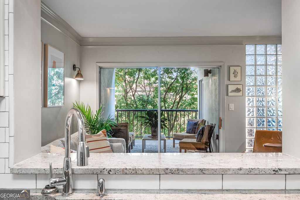 Photo of 275 13th Street NE #210, Atlanta, GA 30309 (MLS # 10758026)