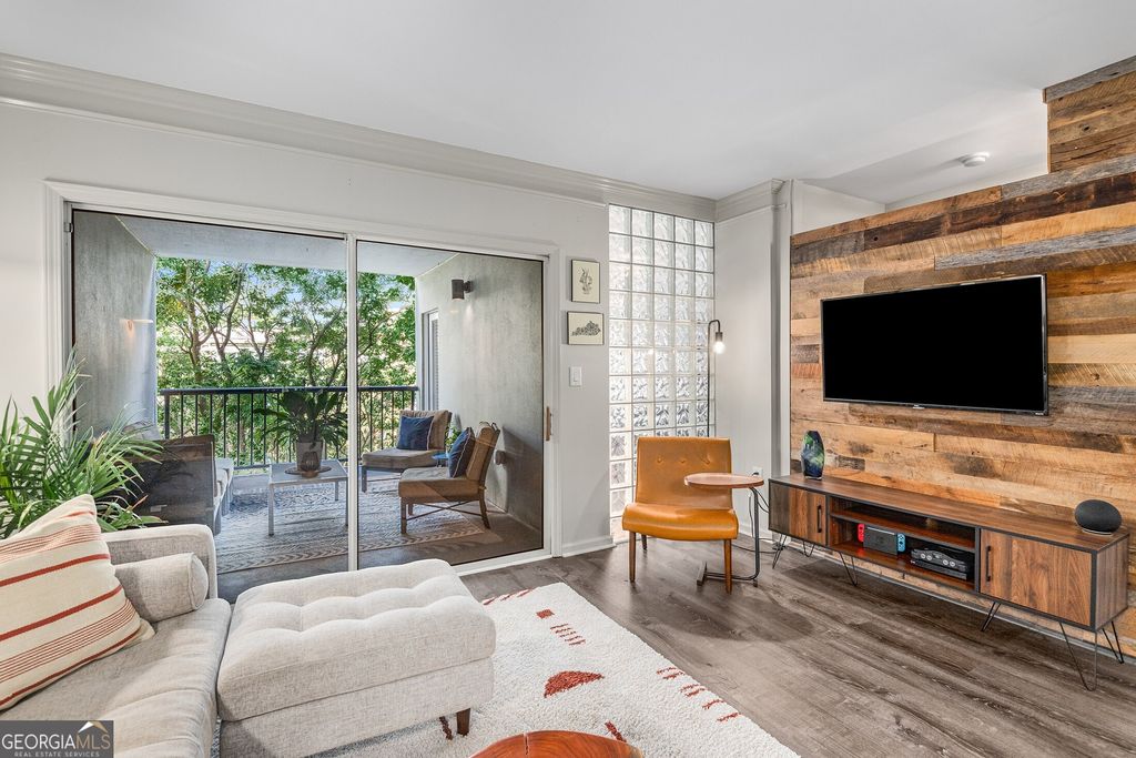 Photo of 275 13th Street NE #210, Atlanta, GA 30309 (MLS # 10758026)