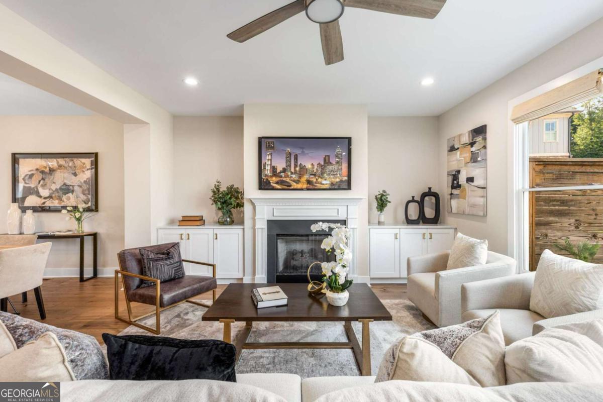 370 THRASHER ST 2