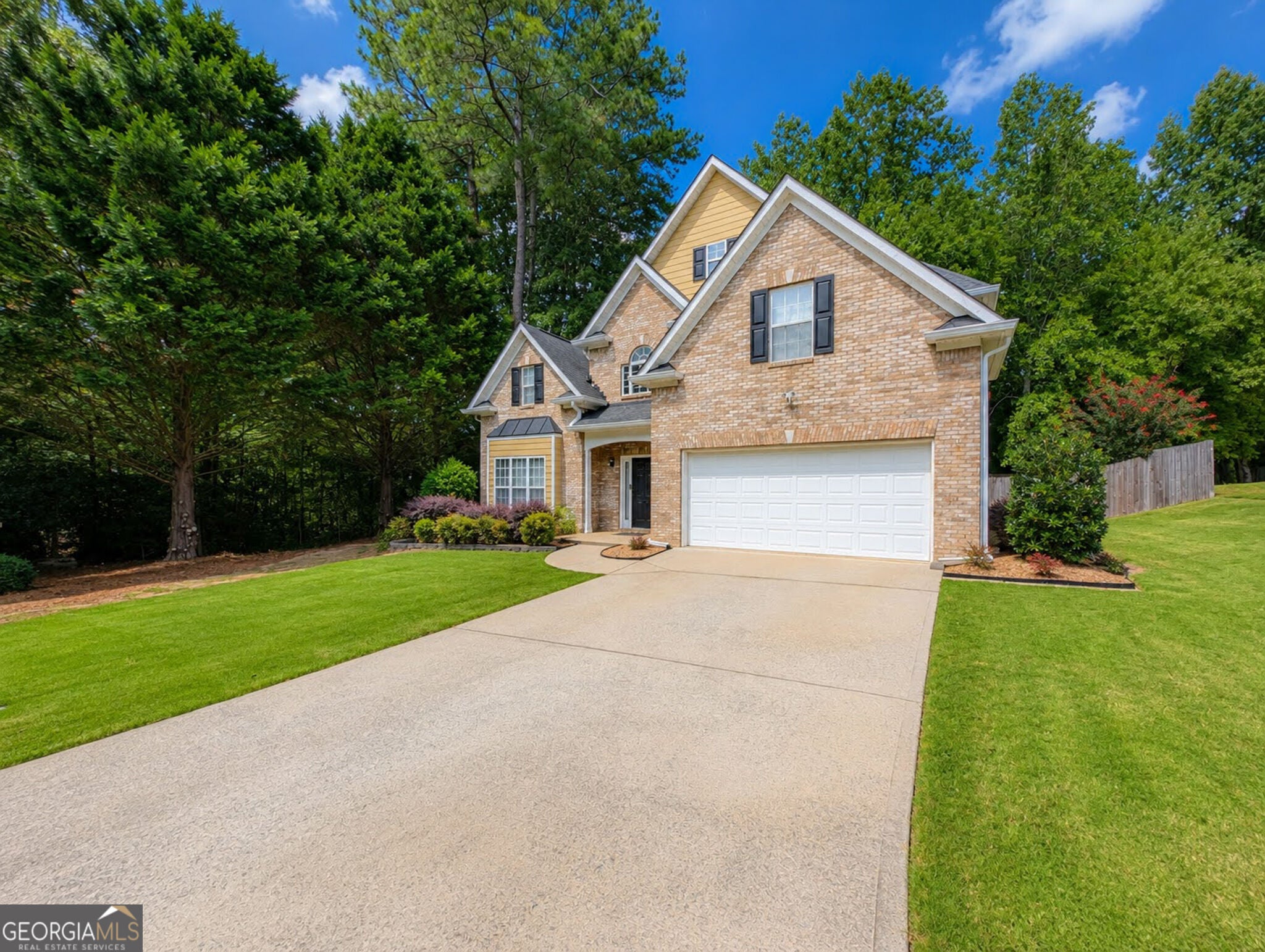 1098 Whisperwood LN