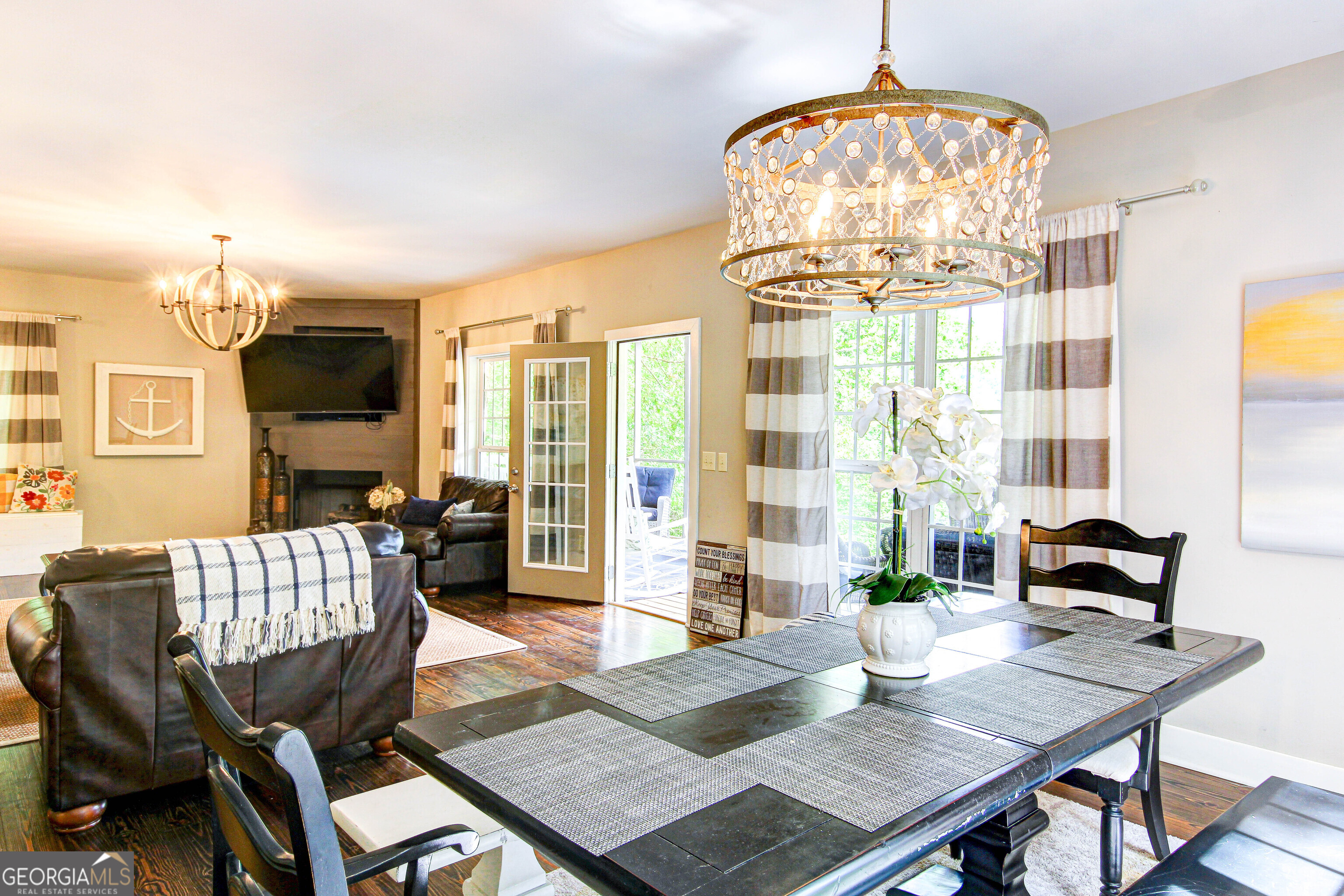86 Waters DR