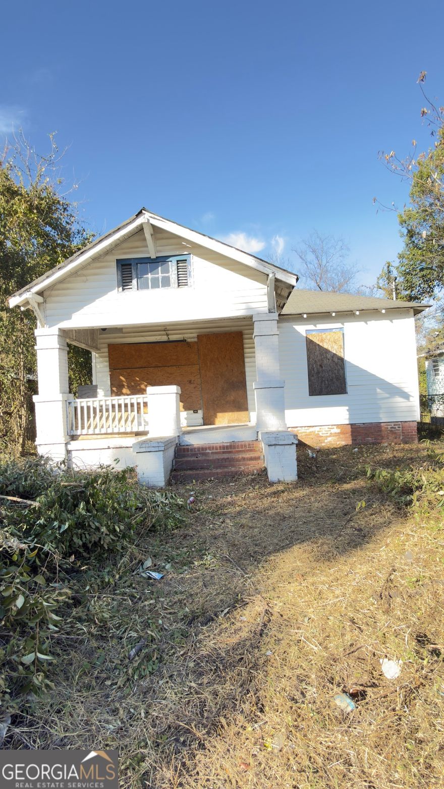 Investor Special in Macon, GA!  2-bedroom, 1-bath home on a spacious lot with a nice backyard. Located in an established neighborhood. Property needs a full renovation-great opportunity for investors or flippers. Sold as-is.