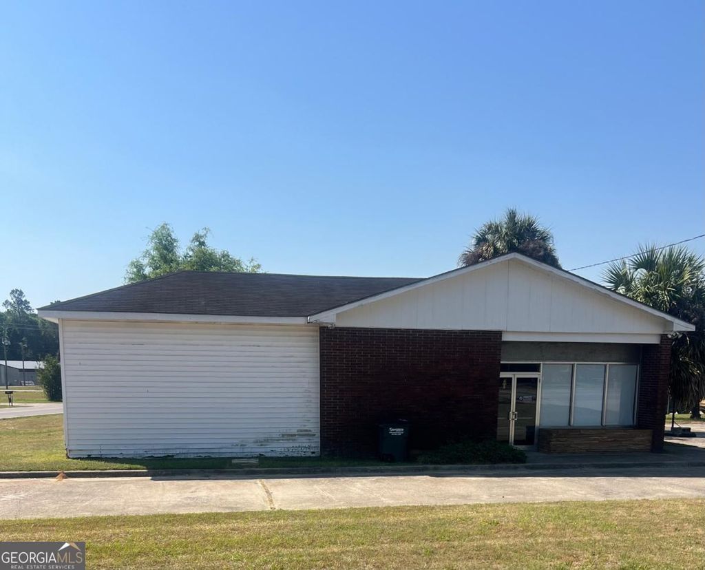 Photo of 1178 E Winthrope Avenue, Millen, GA 30442 (MLS # 10734262)