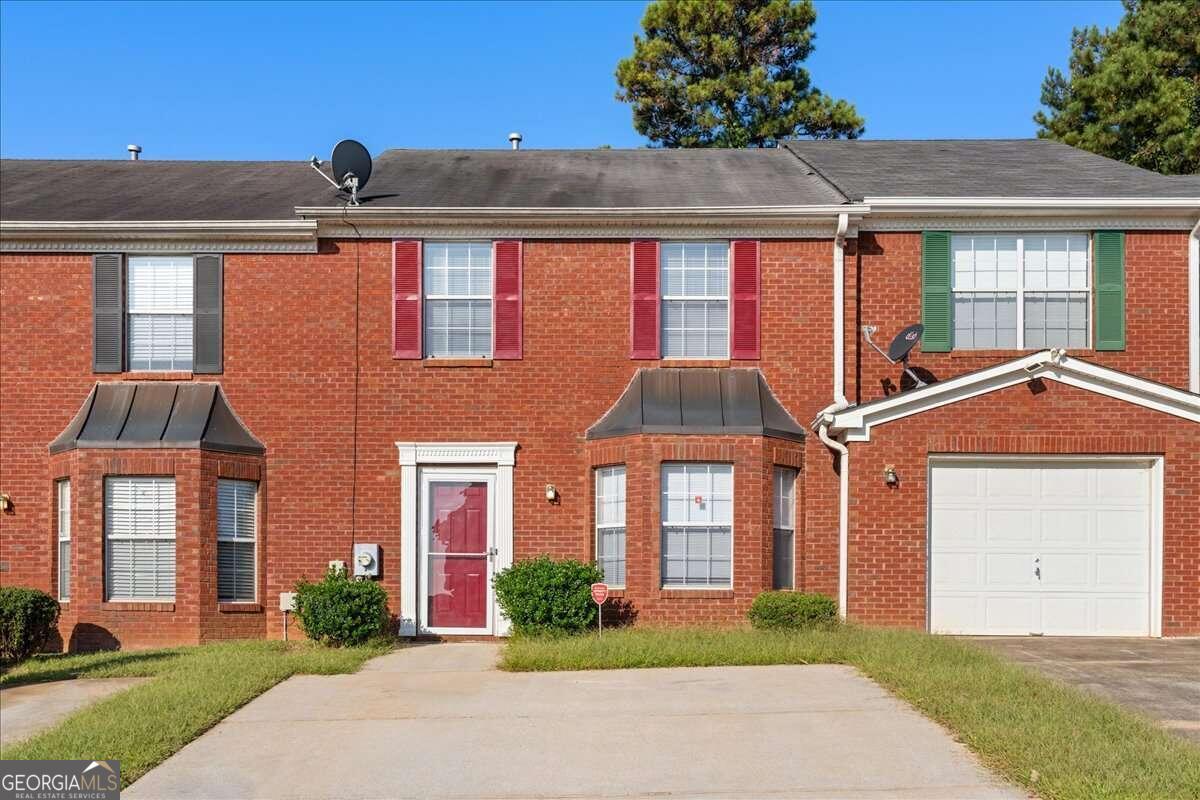 Renovated 3 bedroom and 2.5 bath brick front townhouse. This unit has fresh paint throughout and new flooring throughout the main level. All carpet is new throughout. Updated kitchen appliances including a brand new stainless steel refrigerator with exterior water and ice dispenser (not pictured). This unit has a formal dining room with large family room with fireplace. Upstairs has 3 bedrooms and 2 full bathrooms. Available middle of October.