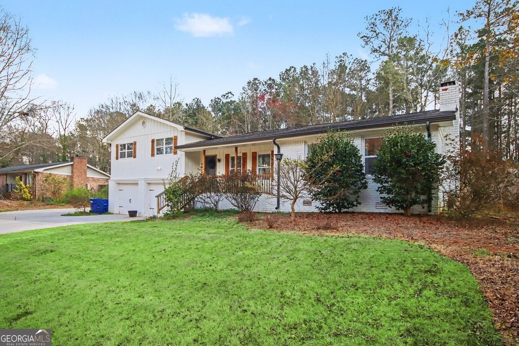 Photo of 6898 Lakeshore Drive, Douglasville, GA 30135 (MLS # 10706506)