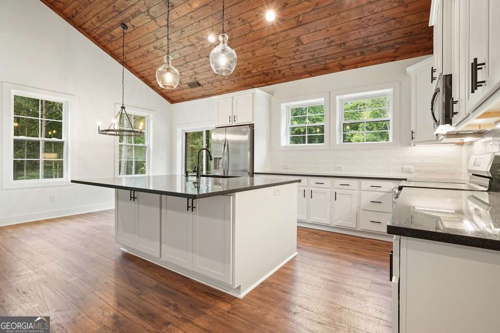 60 Dovetail LN