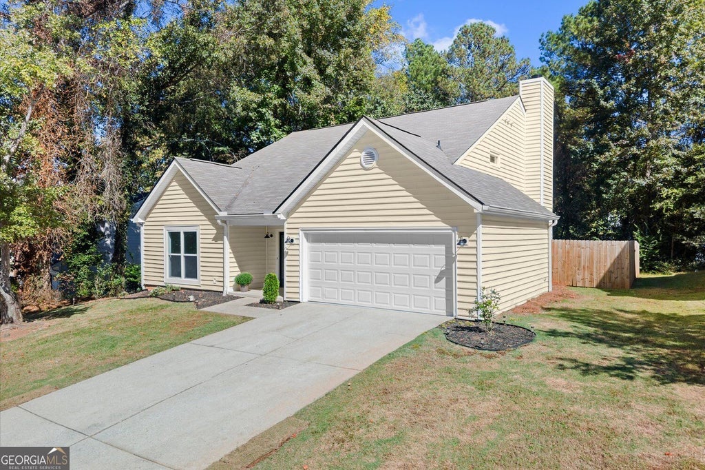 Photo of 2601 Garland Way, Duluth, GA 30096 (MLS # 10876716)