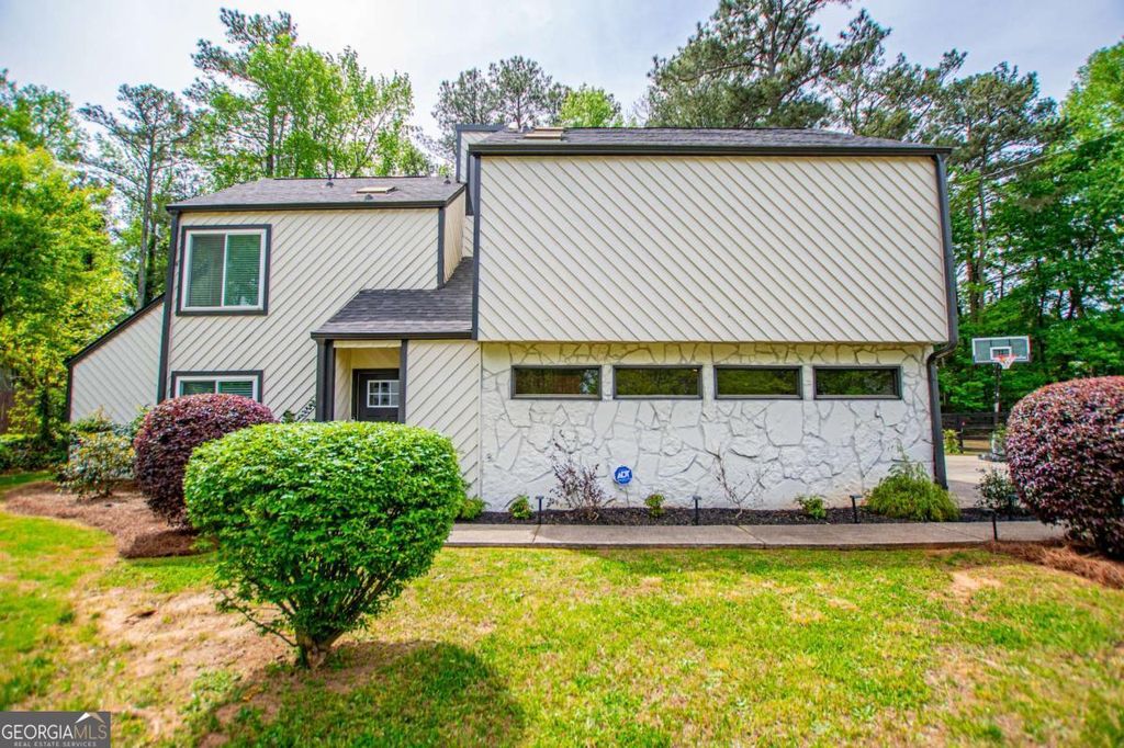 Photo of 3702 Hembree Lane, Marietta, GA 30062 (MLS # 10734902)