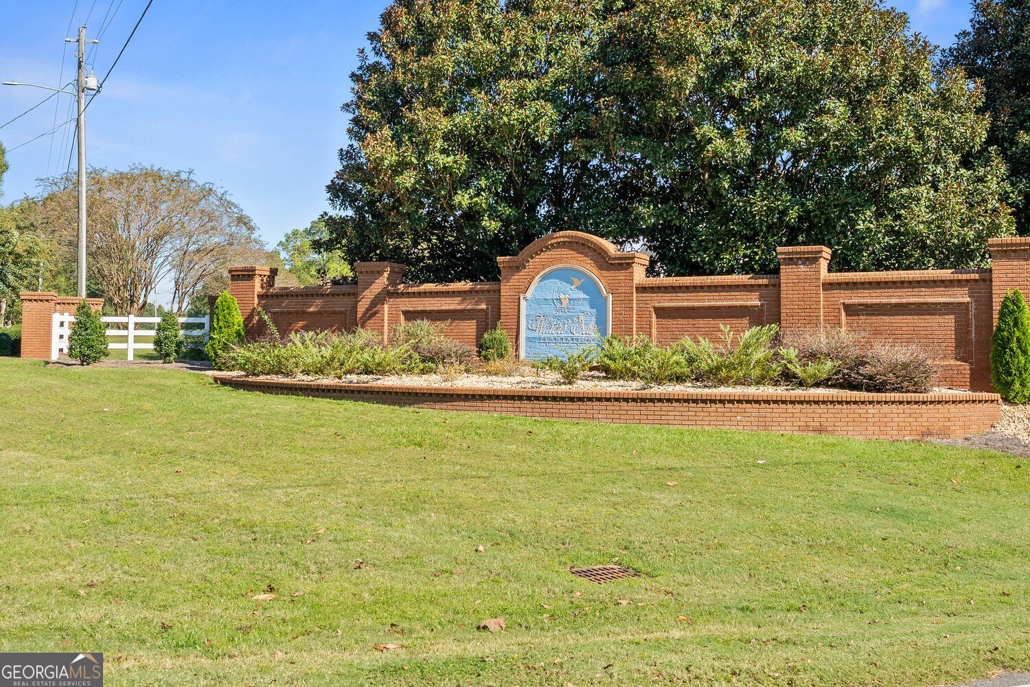 175 Waters Edge DR