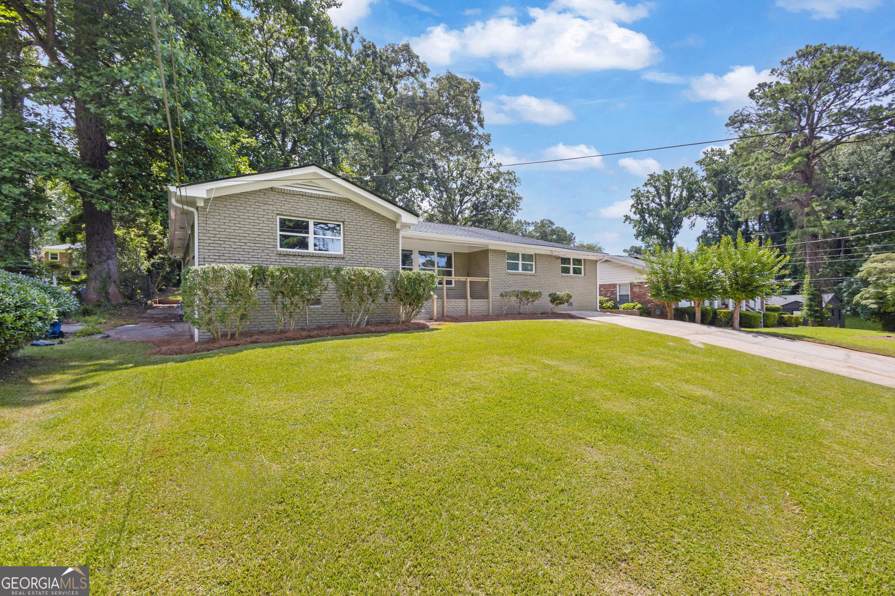 636 Brennan LN SW