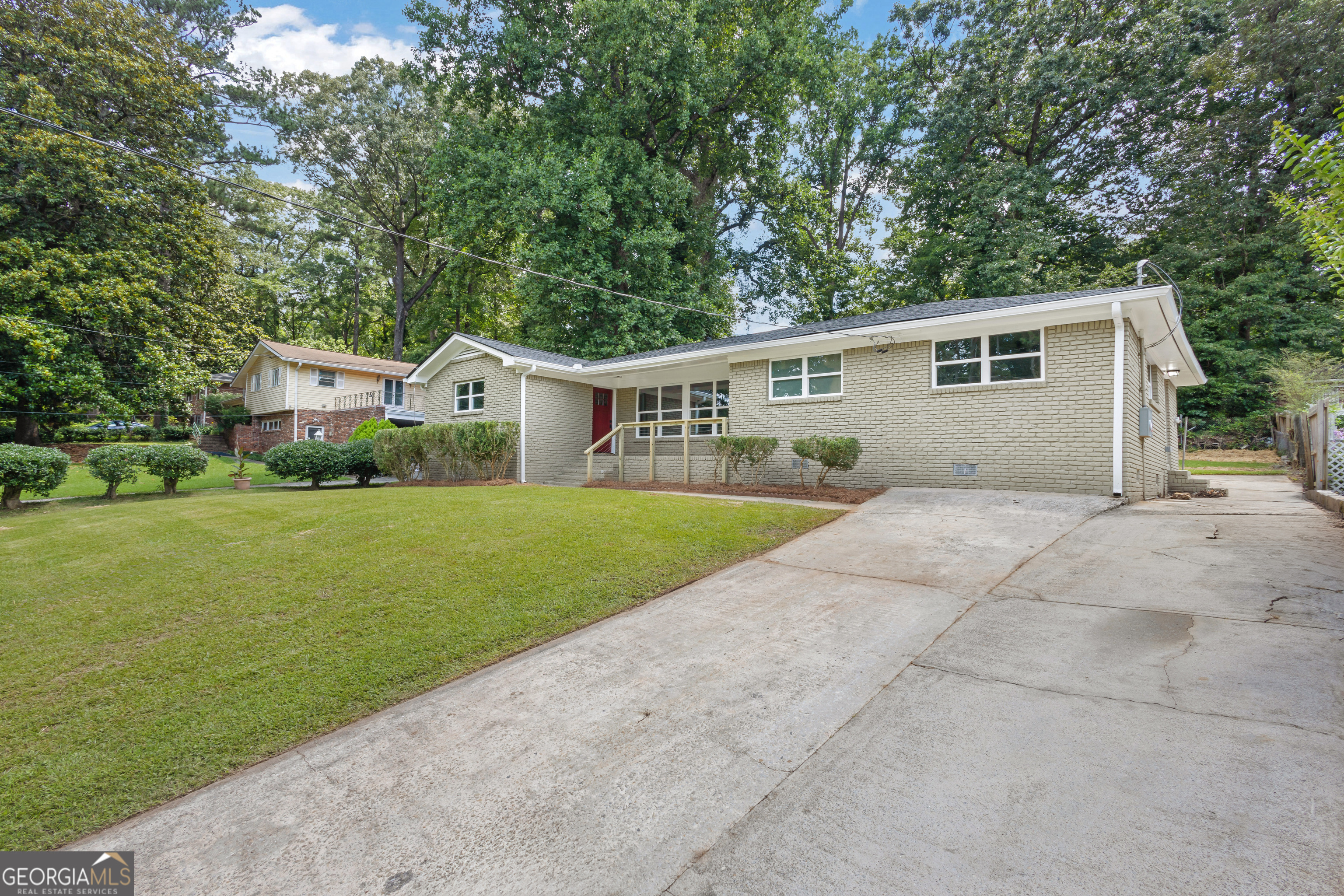 636 Brennan LN SW