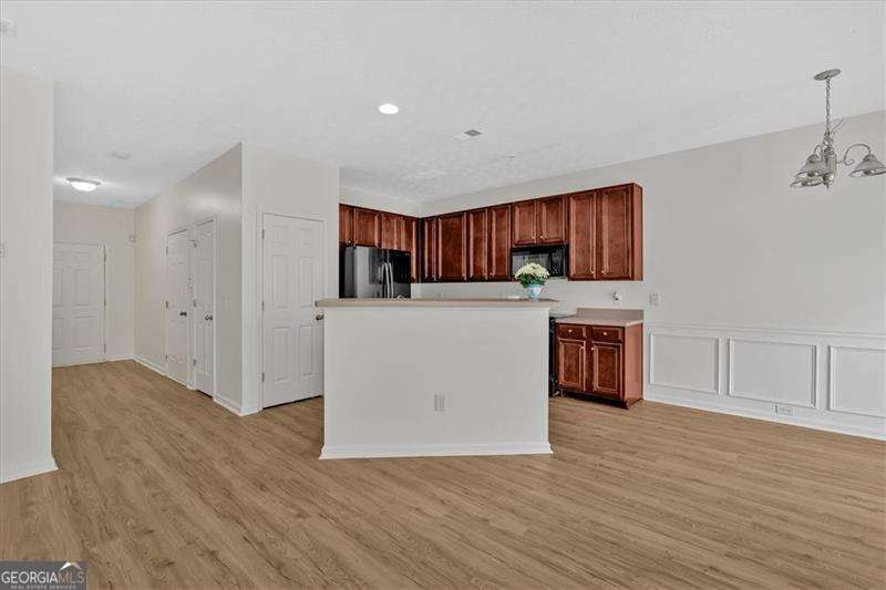 2555 Flat Shoals RD 1104