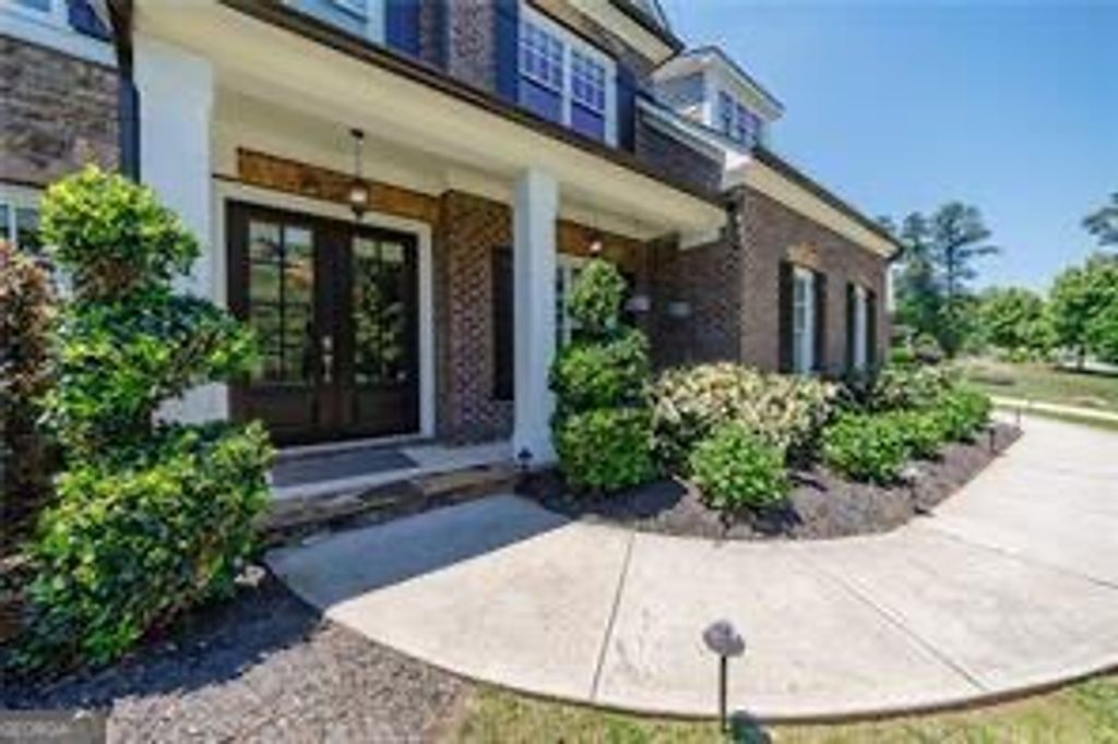Photo of 940 Lake Charles Drive, Roswell, GA 30075 (MLS # 10768683)
