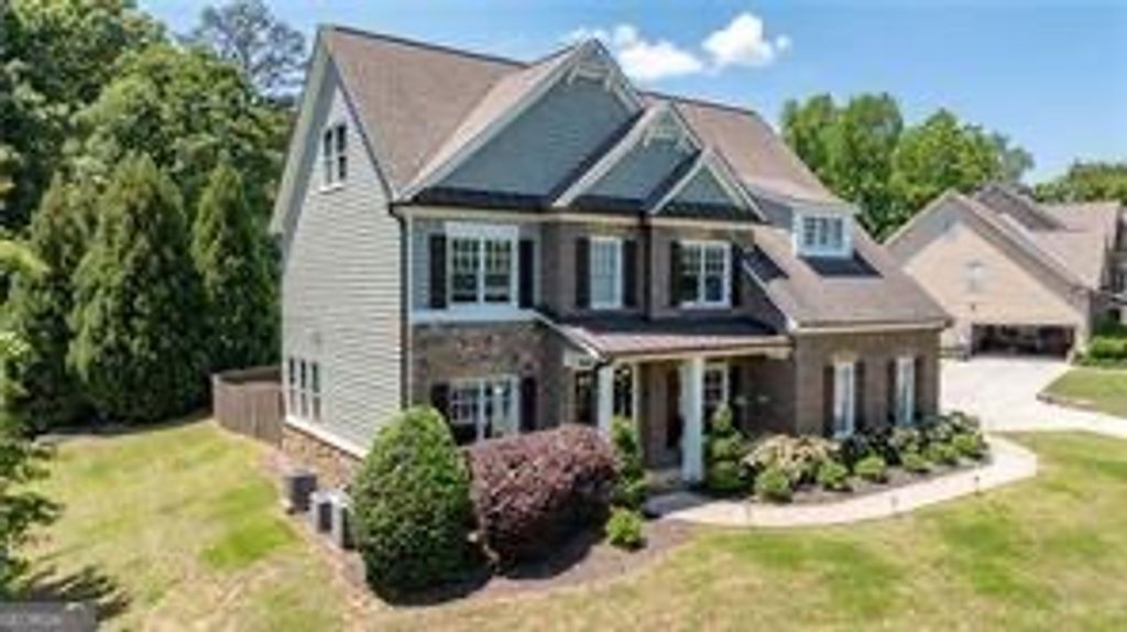 Photo of 940 Lake Charles Drive, Roswell, GA 30075 (MLS # 10768683)