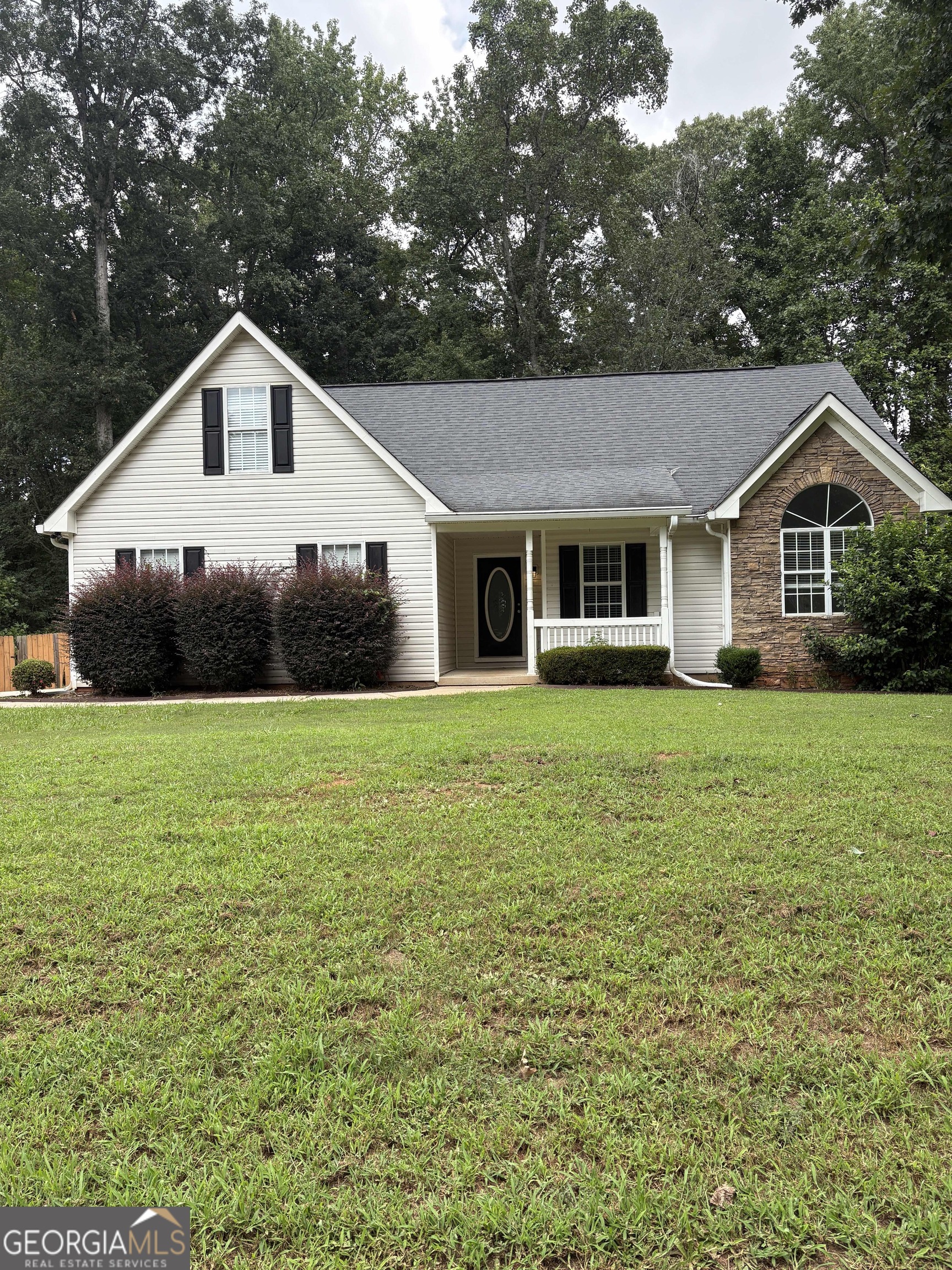 Featuring a Large open living room with beautiful stack stone fireplace. It has a gourmet kitchen with tons of counter space, a moveable island and space for a breakfast nook. It has a large owners suite with trey ceilings, large walk in closet and oversized garden tub. It has a FINISHED BONUS ROOM which could be a 4TH bedroom. The front and back yards are both spacious for plenty of privacy!