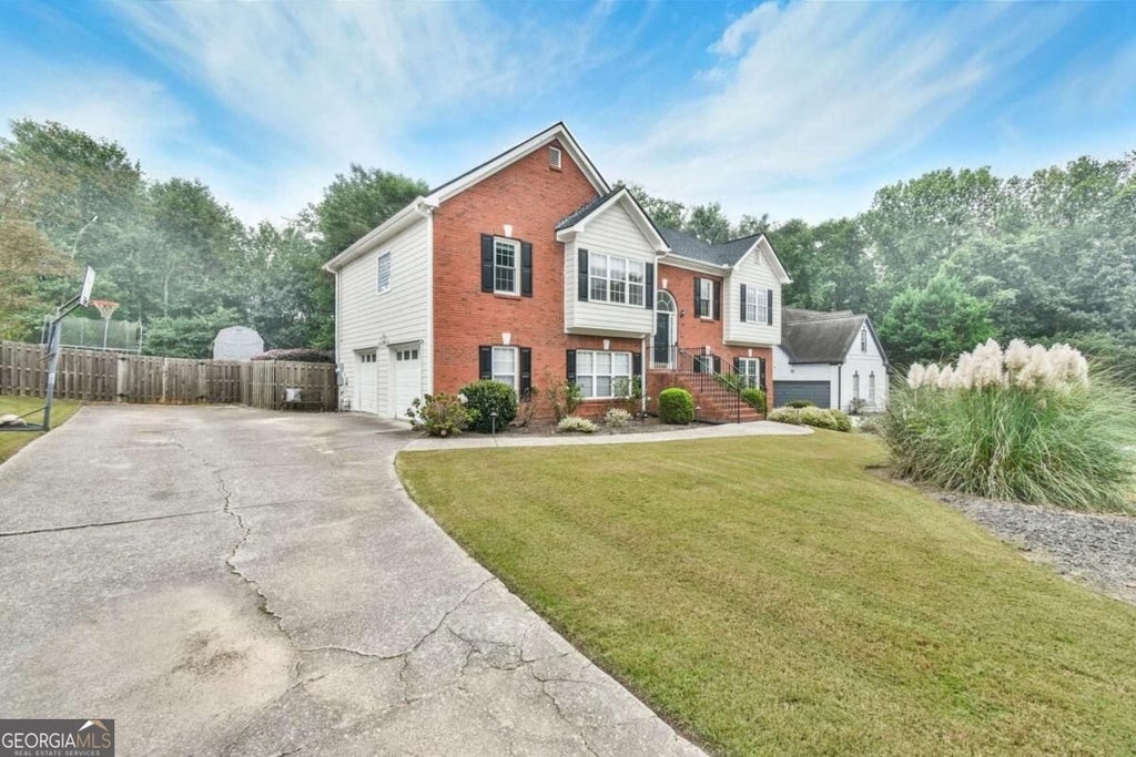 Photo of 3653 Elinburg Cove Trail, Buford, GA 30519 (MLS # 10858129)