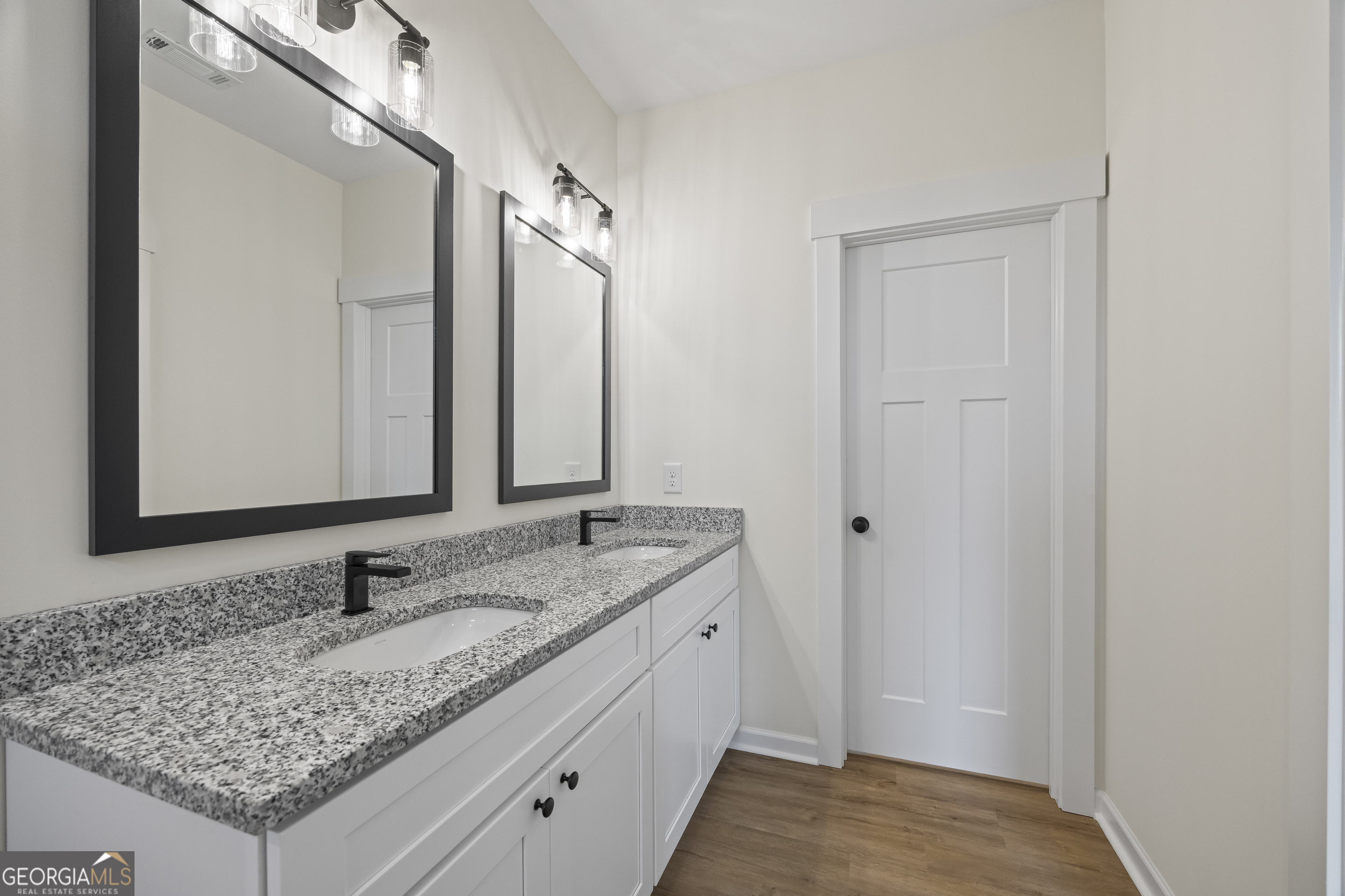 Toccoa, Georgia 30577, United States, 3 Bedrooms Bedrooms, ,2 BathroomsBathrooms,Residential,Active,8325