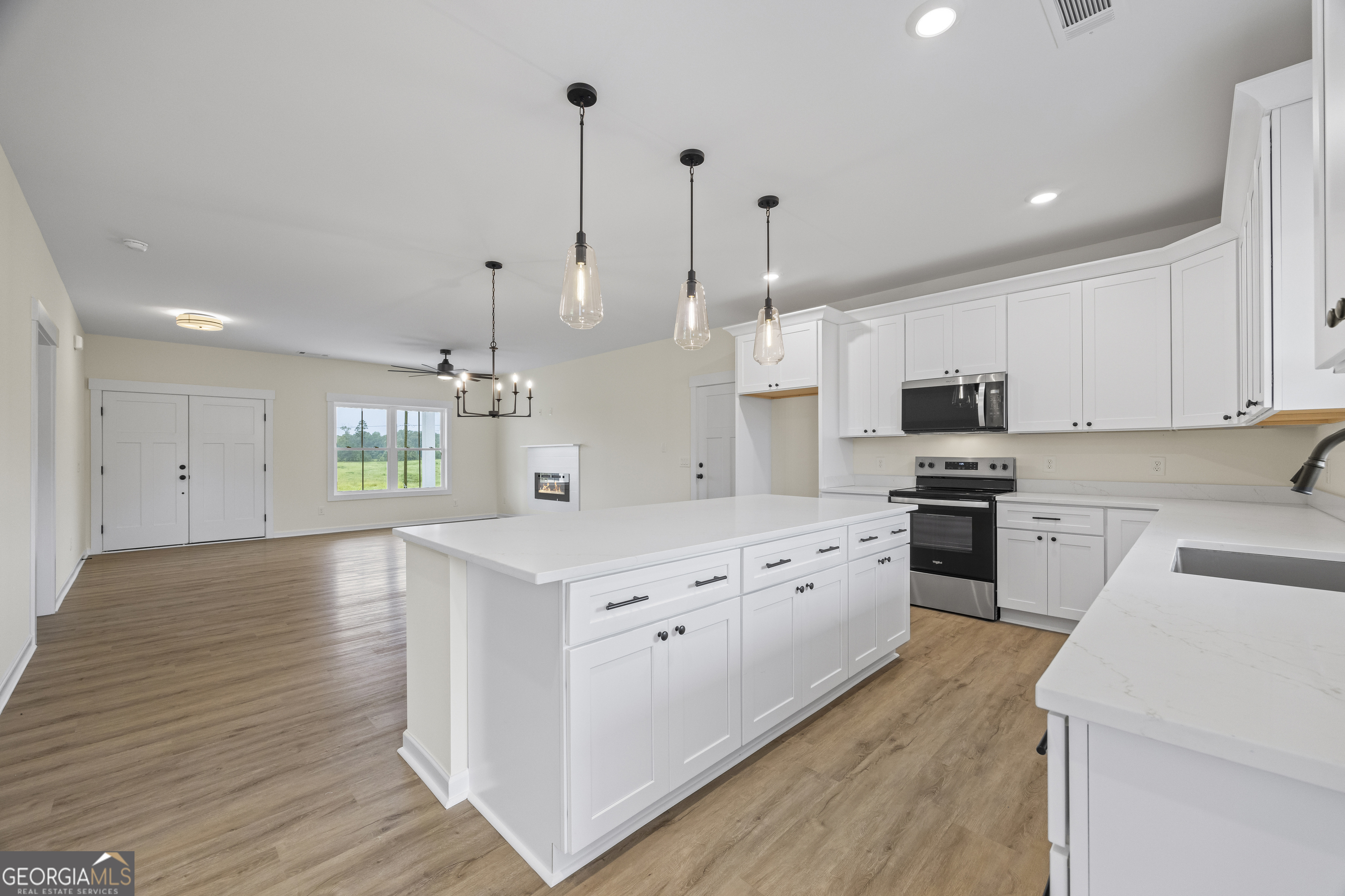 Toccoa, Georgia 30577, United States, 3 Bedrooms Bedrooms, ,2 BathroomsBathrooms,Residential,Active,8325