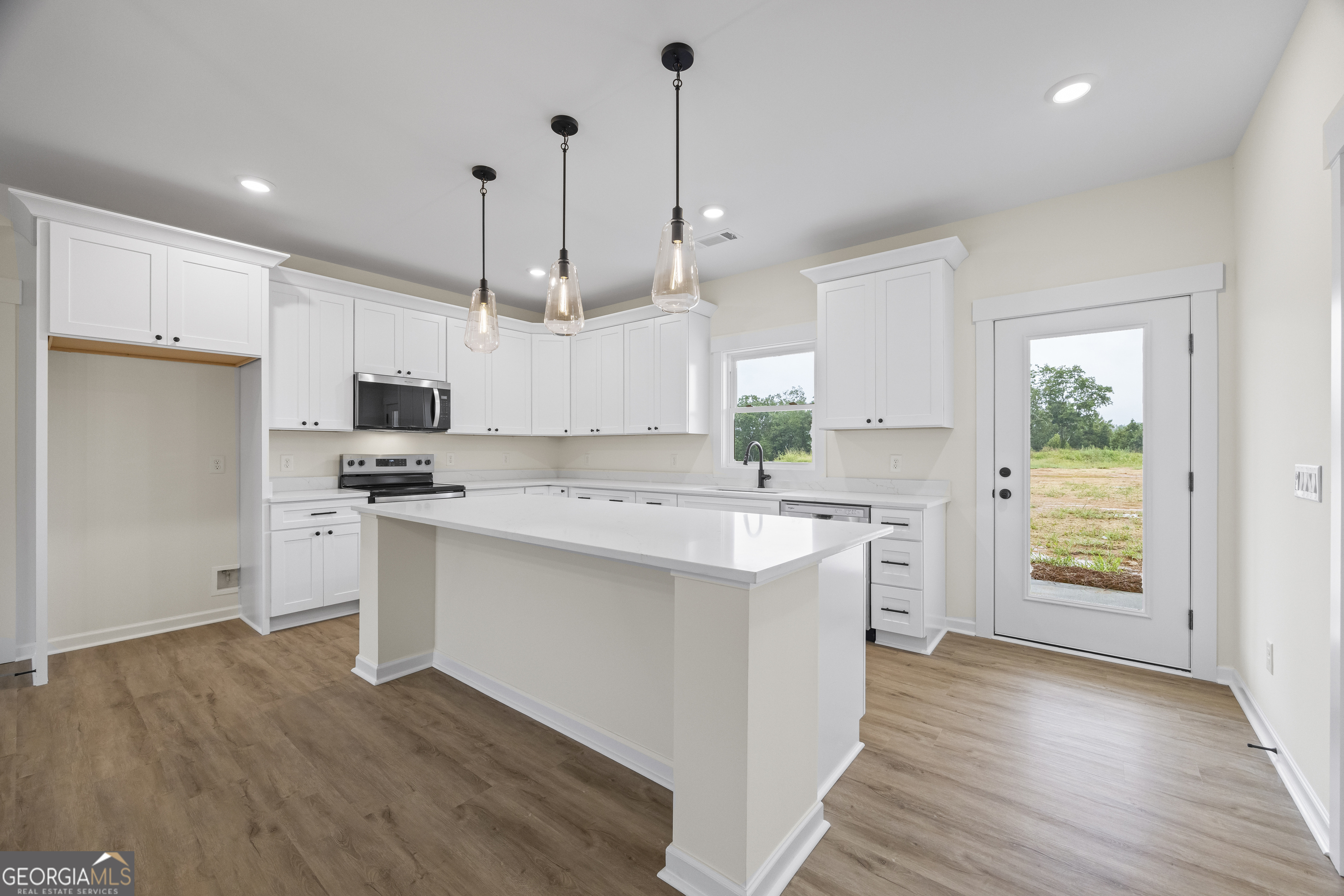 Toccoa, Georgia 30577, United States, 3 Bedrooms Bedrooms, ,2 BathroomsBathrooms,Residential,Active,8325