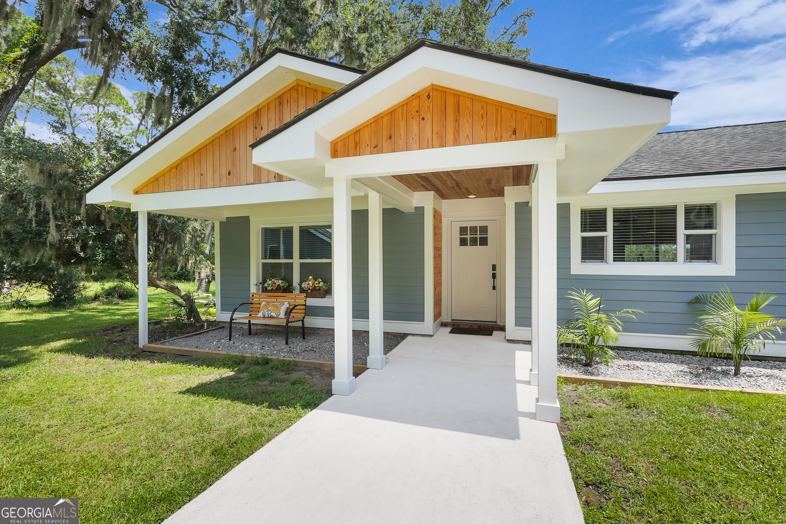 535 Edgewater RD