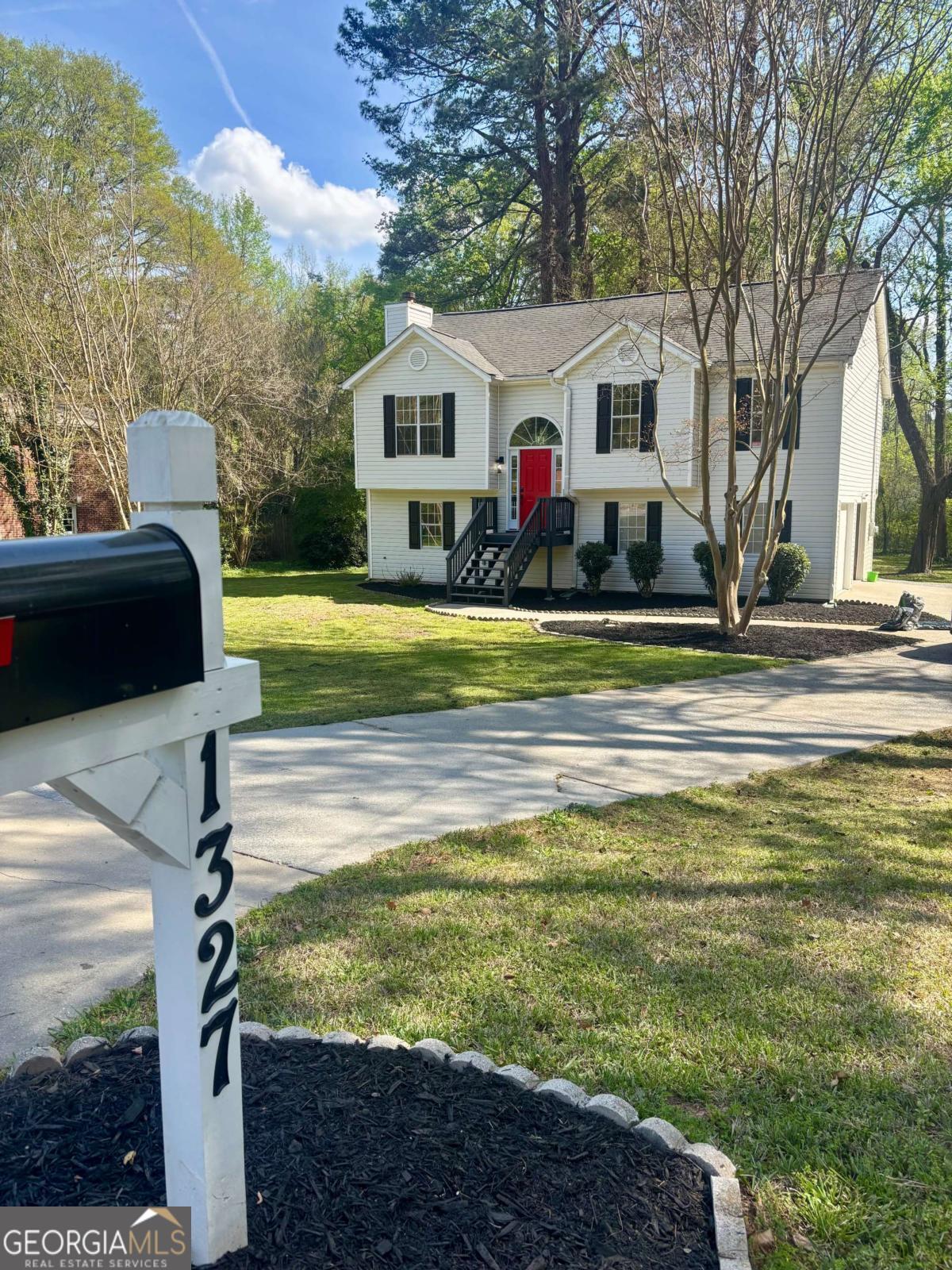 1327 Laura LN