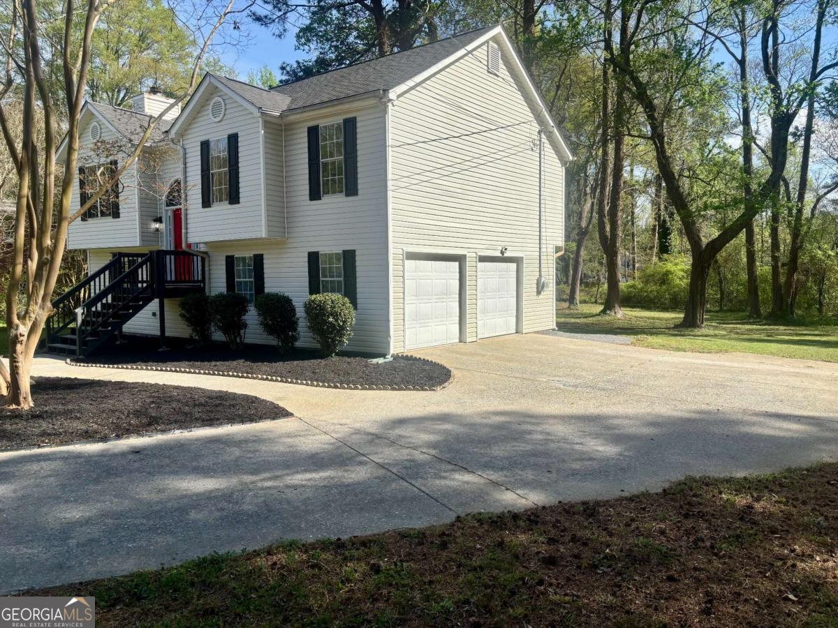 1327 Laura LN
