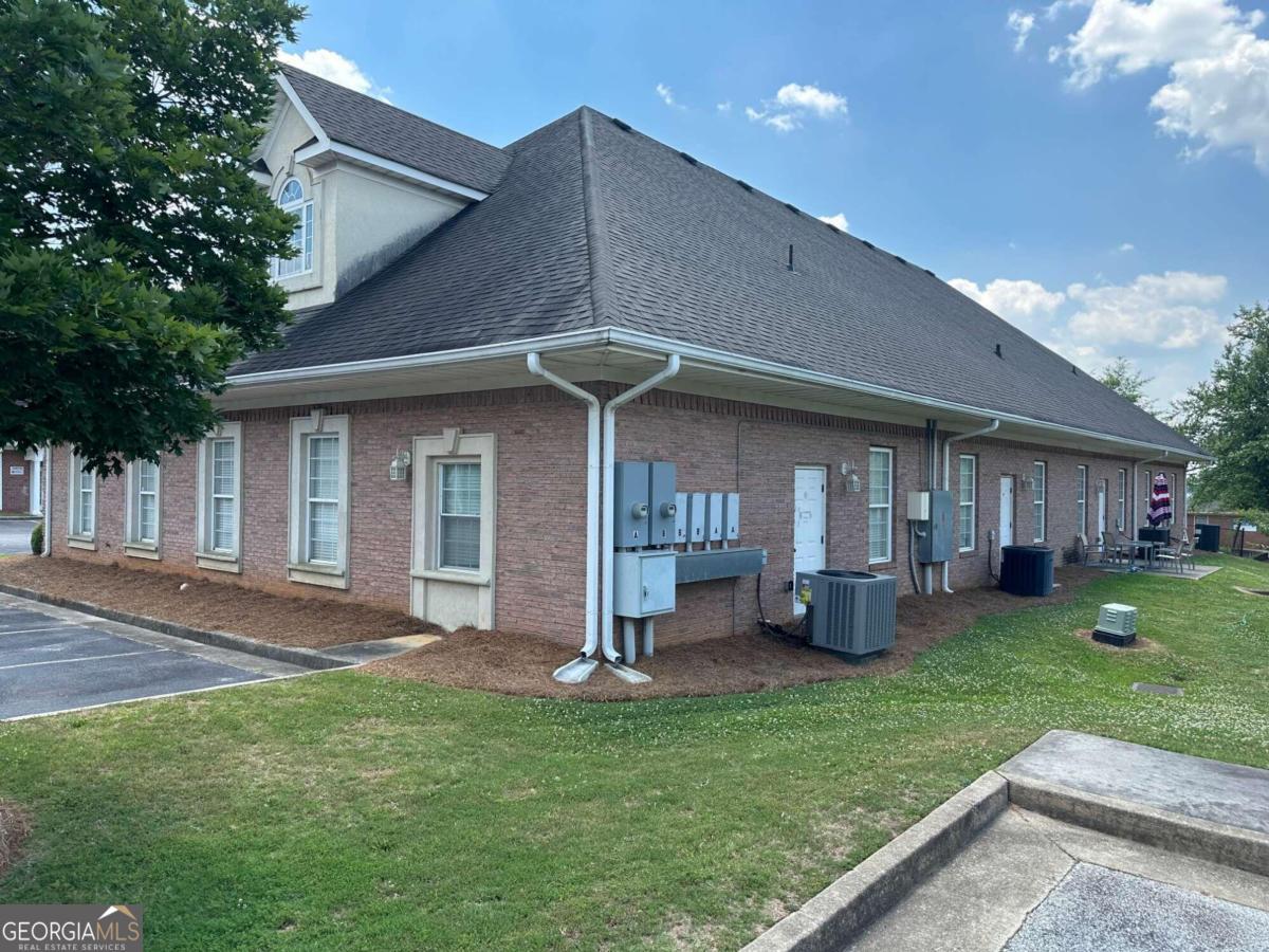 1255 Commercial DR SW