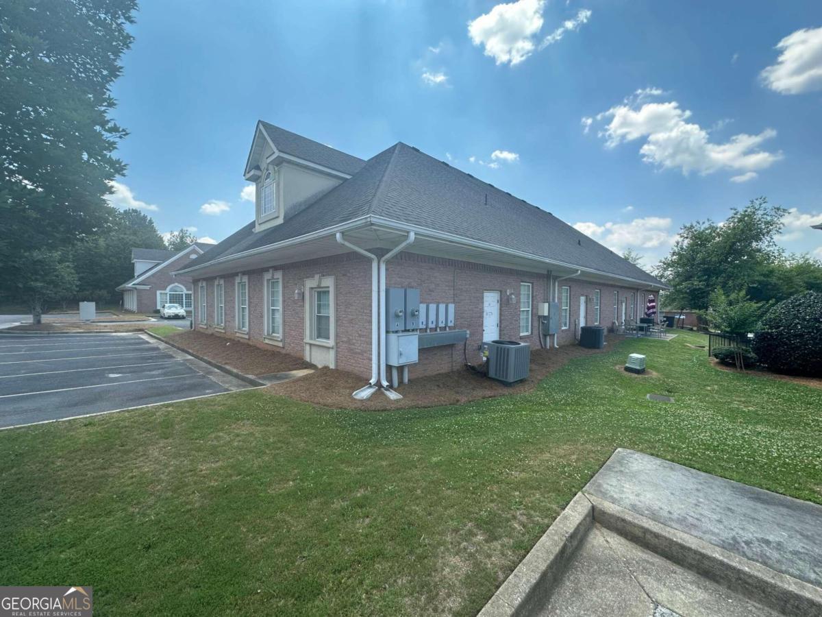 1255 Commercial DR SW