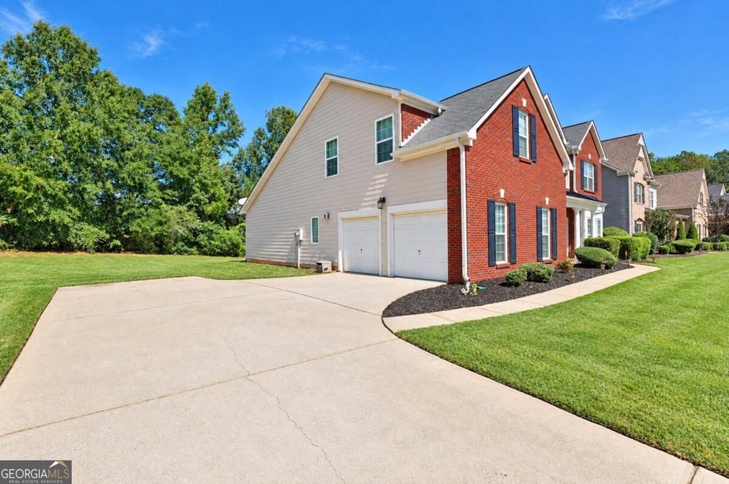 Photo of 1324 Darian Ln, Locust Grove, GA 30248 (MLS # 10858121)