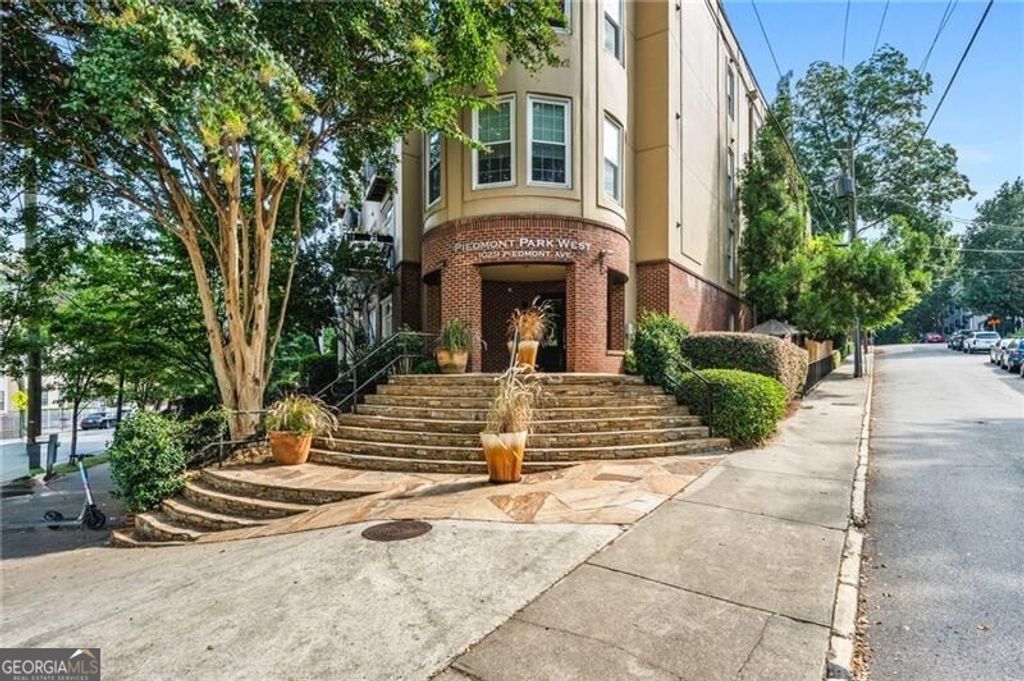 Photo of 1029 Piedmont Avenue NE #303, Atlanta, GA 30309 (MLS # 10692851)