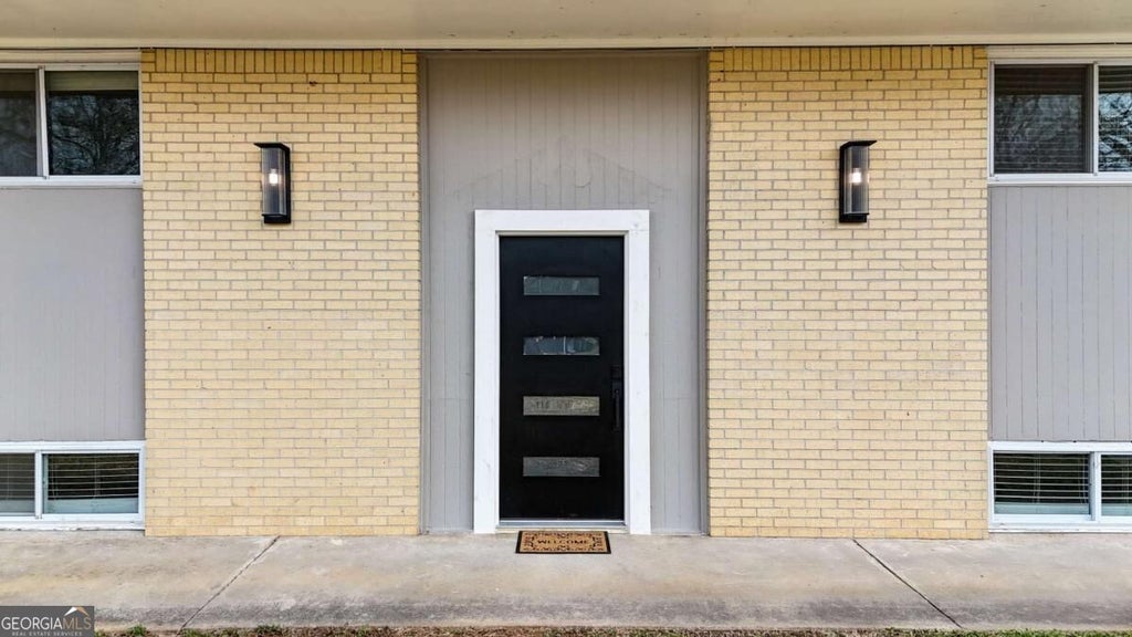 Photo of 5 Greenbriar Avenue, Cartersville, GA 30120 (MLS # 10875507)