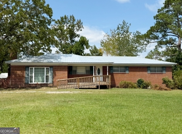 MALE OFFER - MAKE OFFER! Motivated Sellers - 4 BED, 3 BATHS - 1,984 Sq Feet - Large Den w Fireplace - Livingroom - Kitchen w Breakfast Room - Sunroom - Shelters - In-Ground Pool - Large Lot - NEW Metal Roof - Lake Front