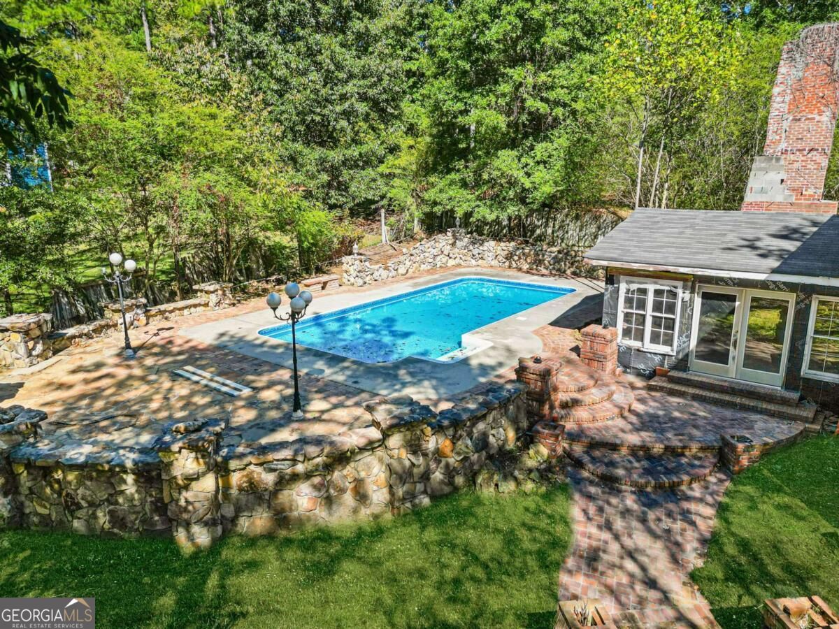 1215 Masters LN