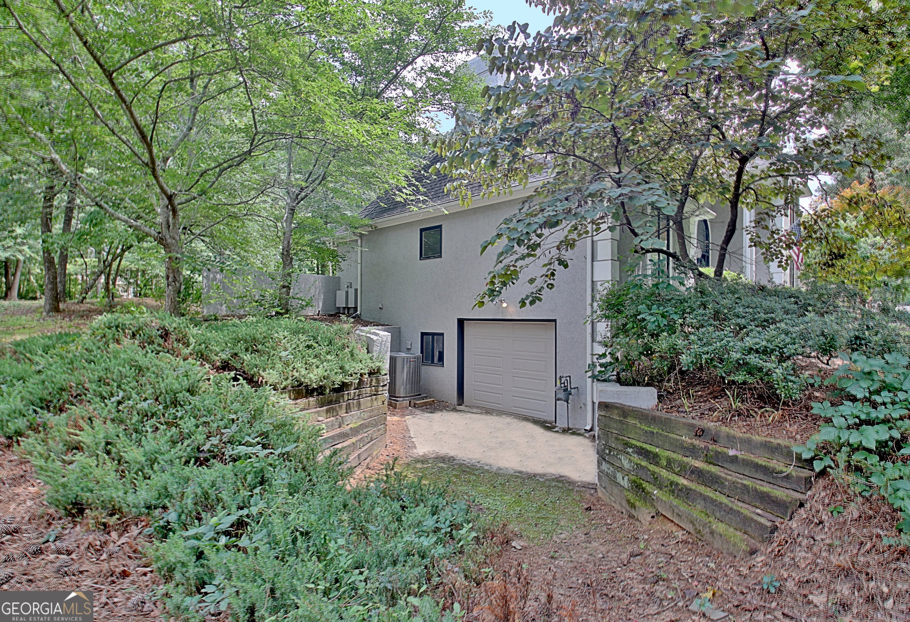8554 Shoreline DR