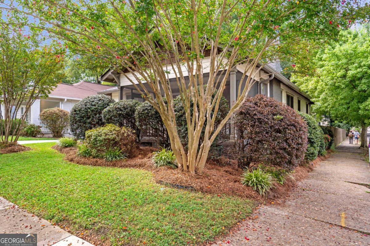 1085 BOULEVARD DR SE