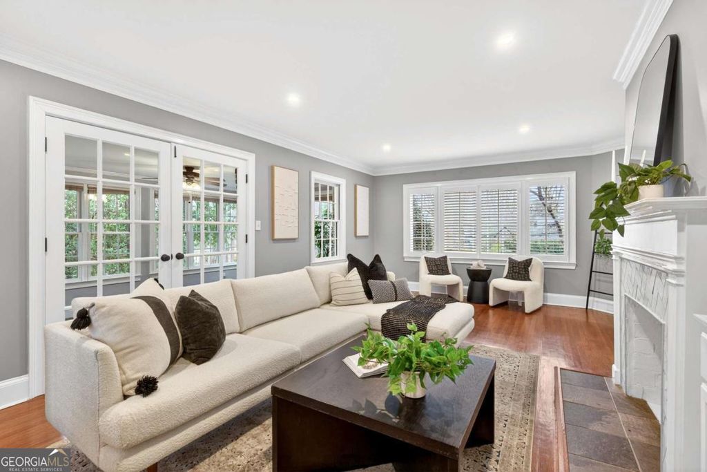 Photo of 4105 Peachtree Dunwwoody Road NE, Atlanta, GA 30342 (MLS # 10669437)