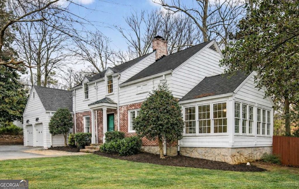 Photo of 4105 Peachtree Dunwwoody Road NE, Atlanta, GA 30342 (MLS # 10669437)