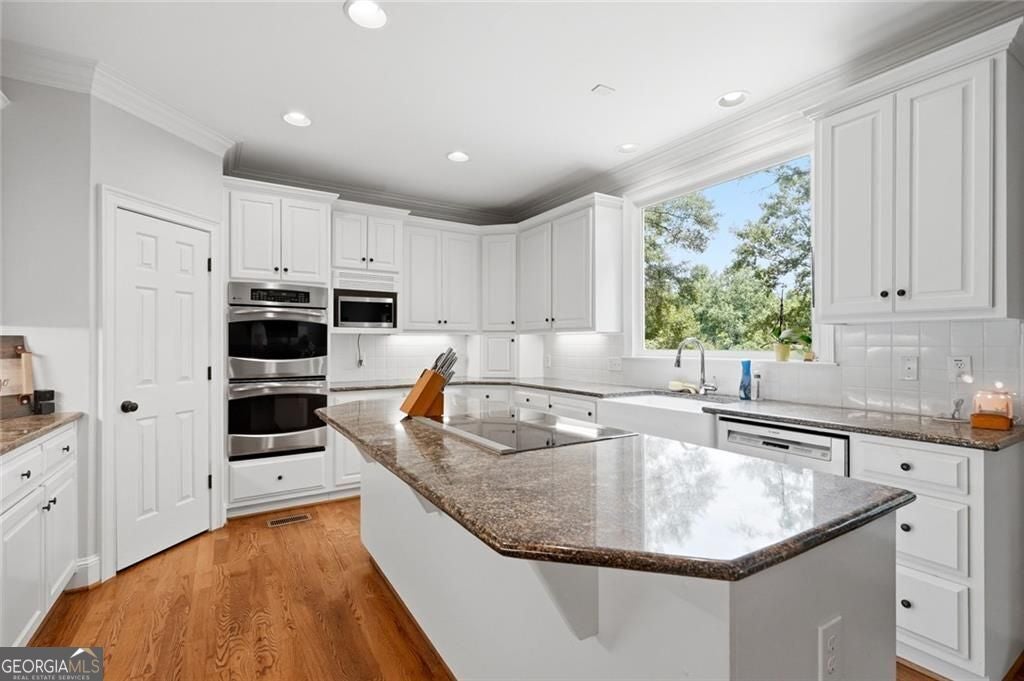 990 Bramlett Shoals RD