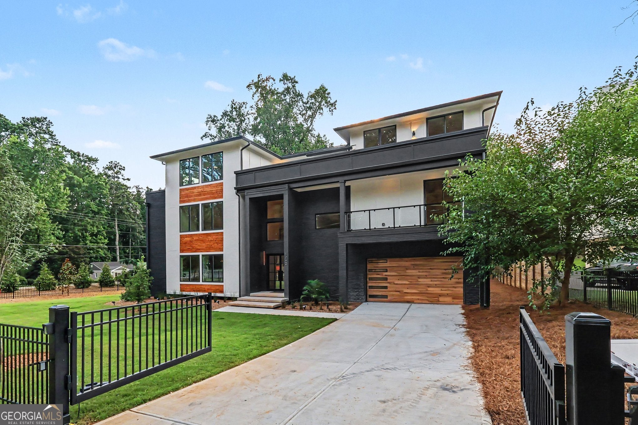 1242 Brook Forest DR NE