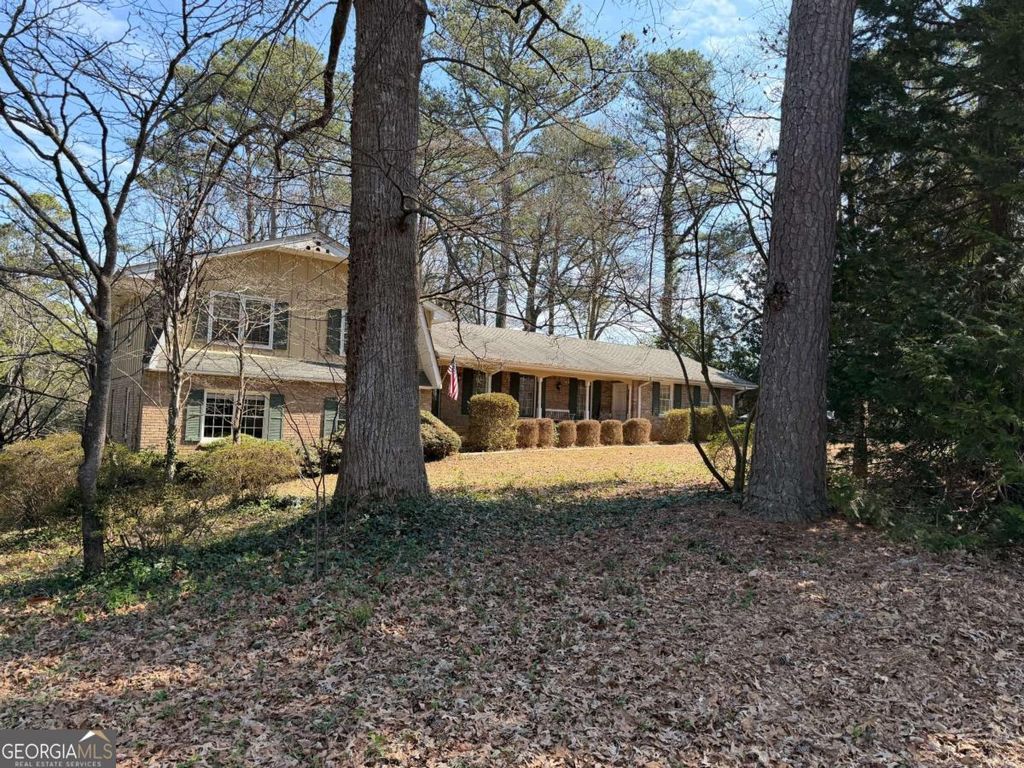 Photo of 1711 Stonecliff Court, Decatur, GA 30033 (MLS # 10703362)