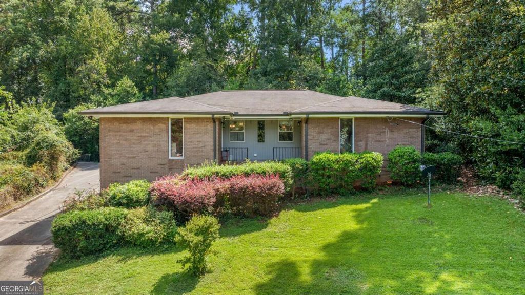 Photo of 1447 Southland Vista Court NE, Atlanta, GA 30329 (MLS # 10636744)