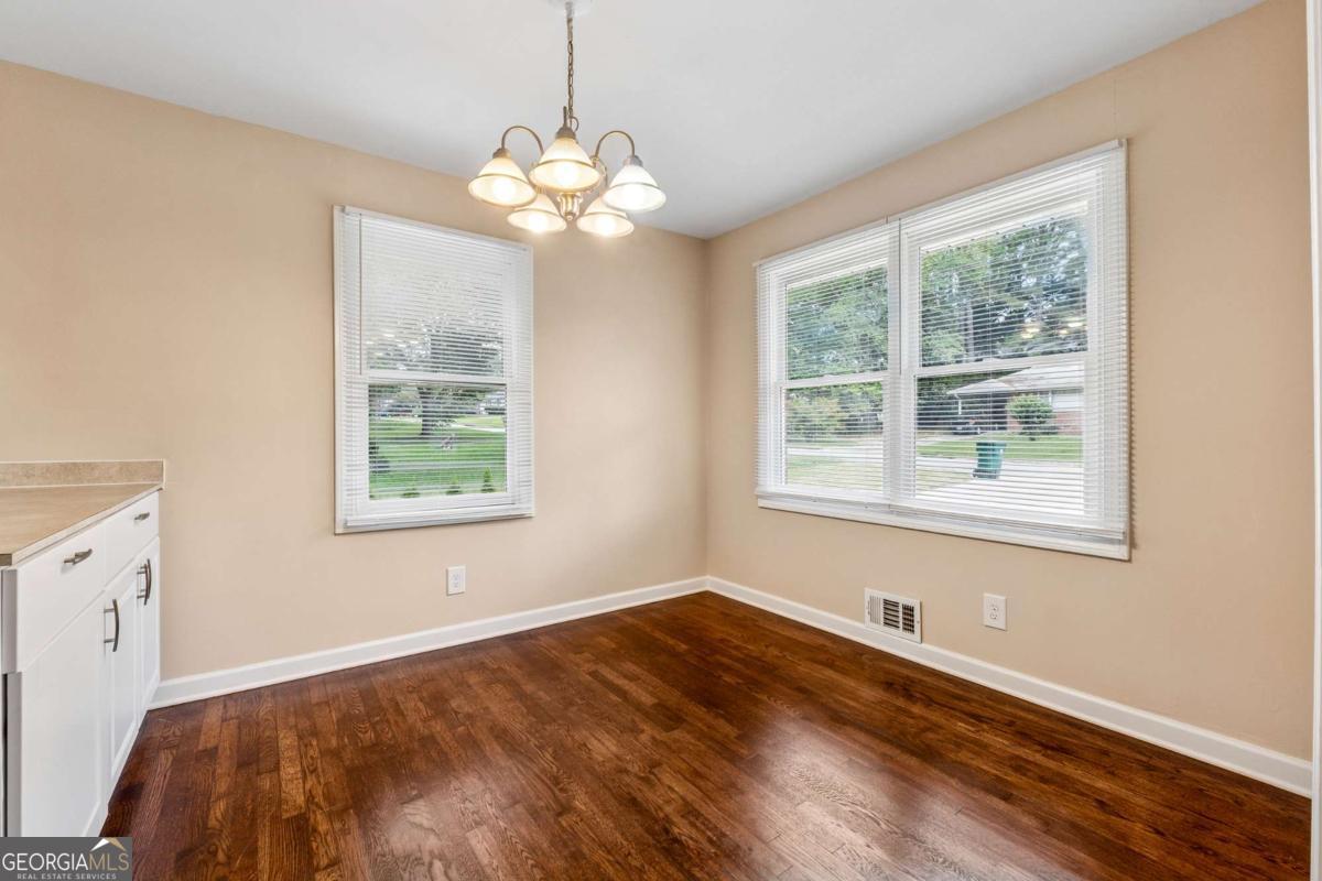 690 Green Acres RD SE