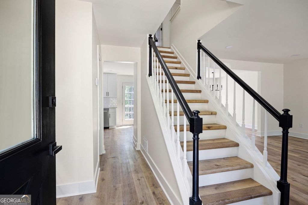 Photo of 898 Trace Circle NE, Marietta, GA 30066 (MLS # 10734998)